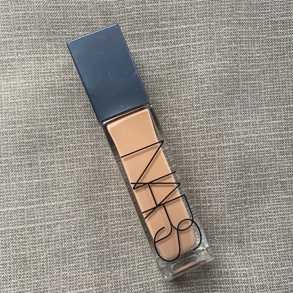 NARS Natural Radiant Longwear Foundation in Aruba.